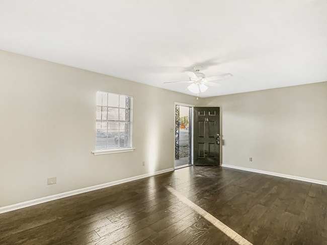 Building Photo - Woodlawn Manor Rental