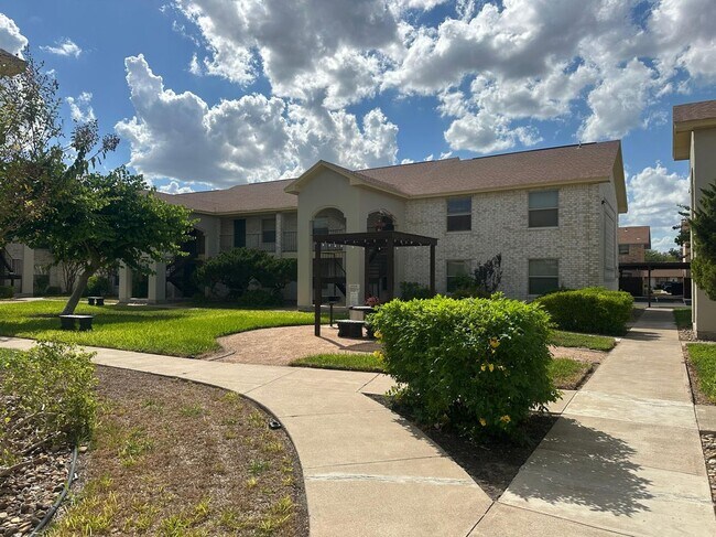 Photo - 2501 Hibiscus Ave