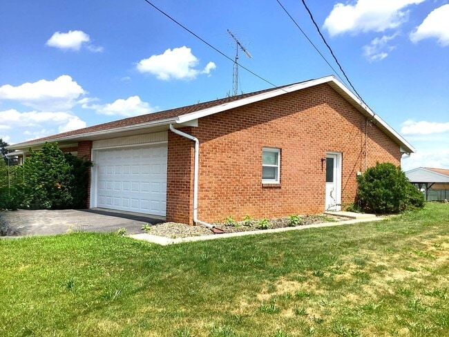 Photo - Spacious 3-Bed, 2.5-Bath Ranch-Style Home ...