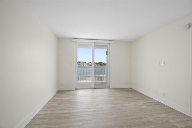 Photo - 511 Bayshore Dr Unit 206
