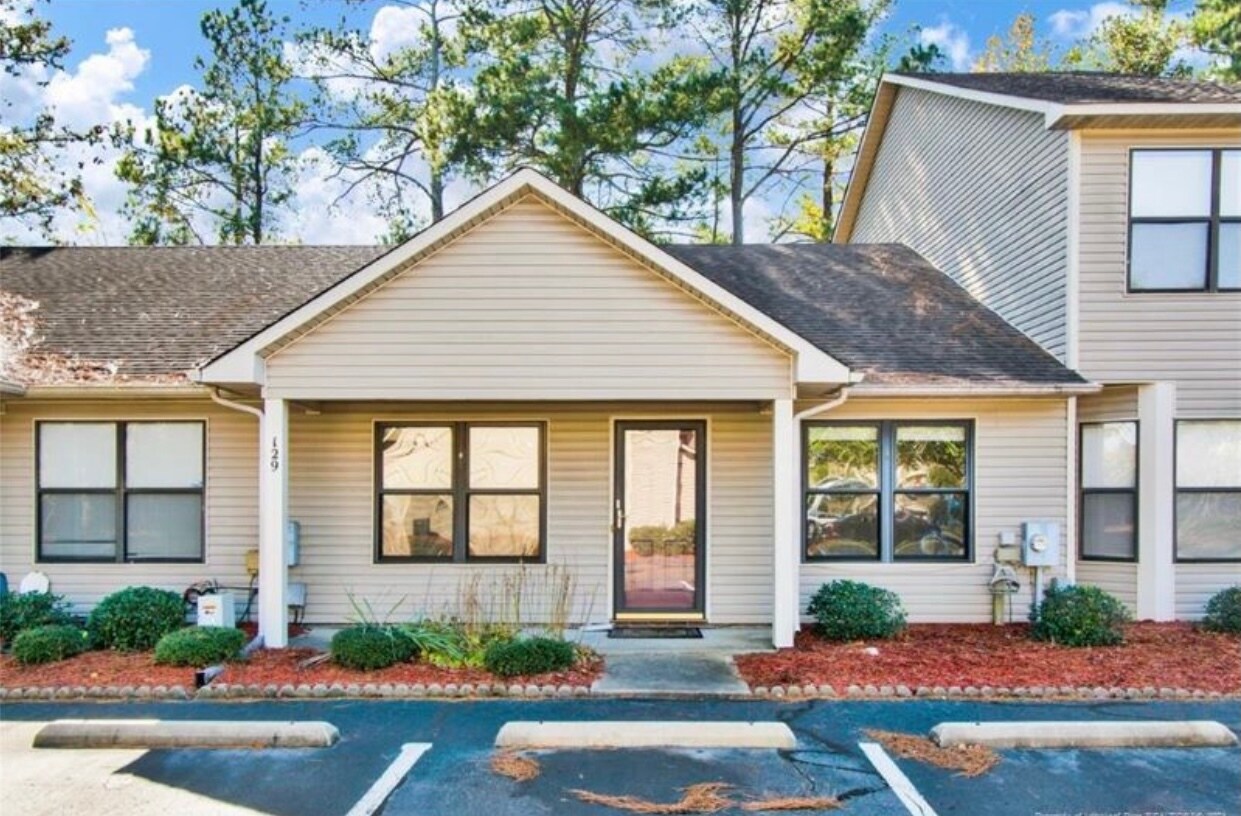 129 Aloha Dr Townhome For Rent In Fayetteville Nc Forrent Com