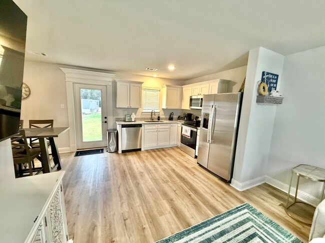 Photo - 1007 Middle Ln