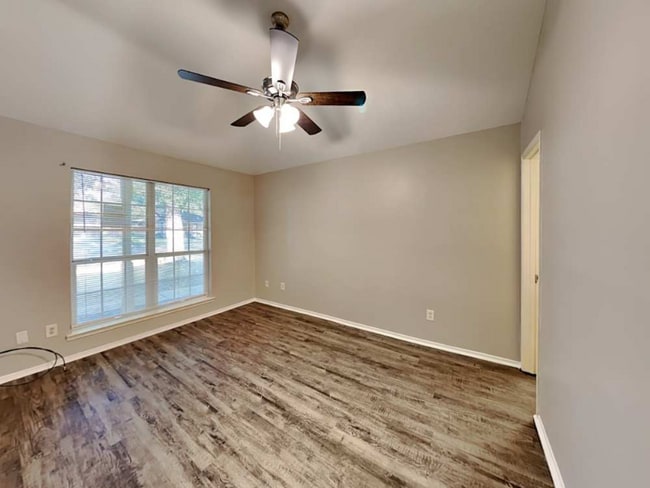 Photo - 4927 Vancouver Blvd