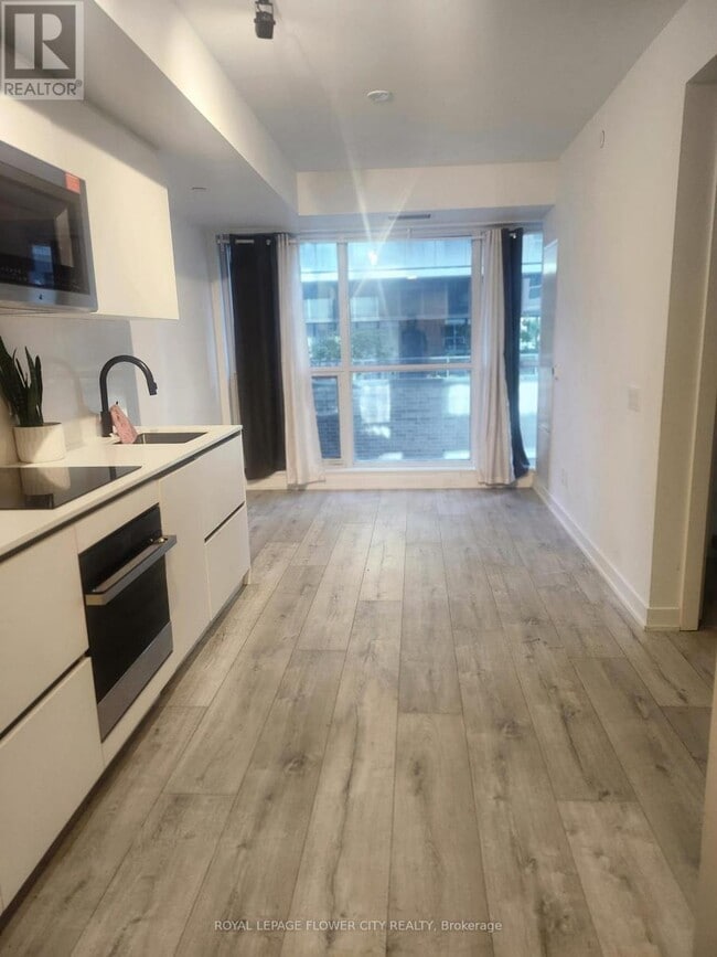 327 King St W Unit 704