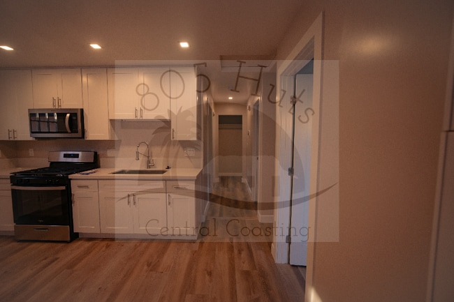 Photo - 1378 Yale Pl Unit B