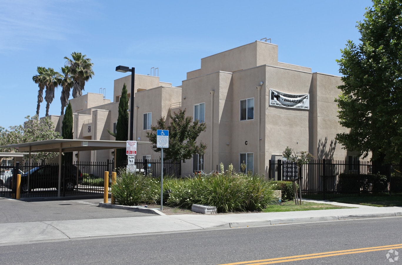 Photo - Palm Valley Apartments