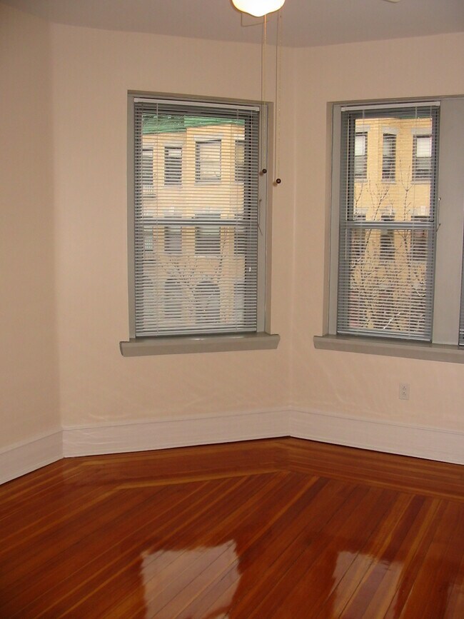 Photo - 52 Burbank St Apartments Unit 10