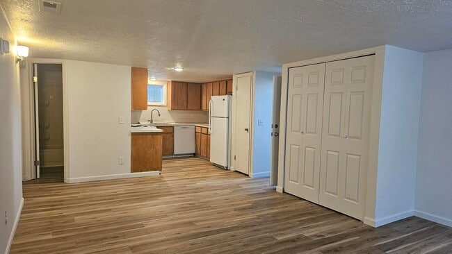 20th Ave Duplex - 20th Ave Duplex Apartment Unit 2