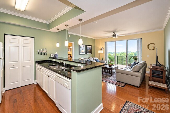 Photo - 300 W 5th St