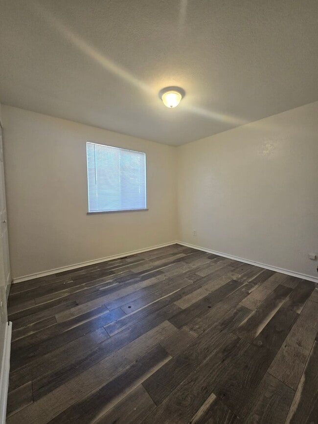 Photo - 3 Bed, 1 Bath Duplex Available Now in Aurora