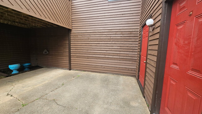 Photo - 450 Abbotsleigh Ct