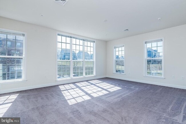 Photo - 1338 Saxton Wy