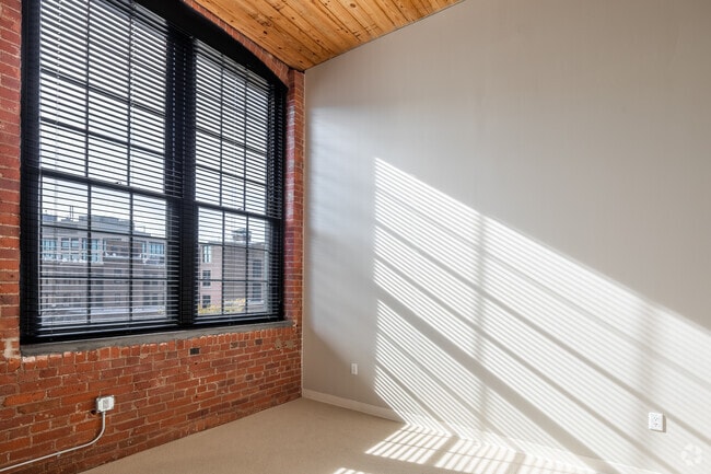 1BR, 1BA - 750SF - Bedroom
