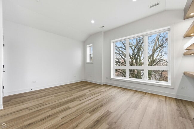 Photo - 861 E 63rd Pl Unit 3