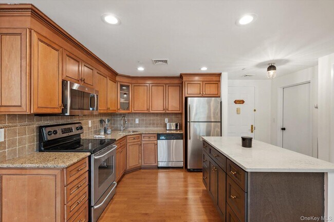 Photo - 242 Maple Ave Unit 308