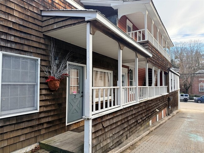 Building Photo - 247 Main St Unit 3