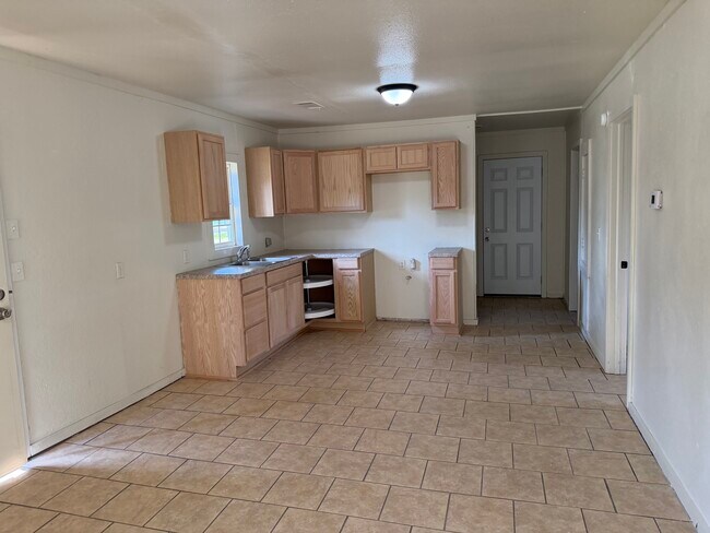 Photo - 303 Russell St