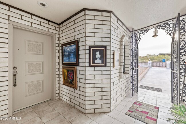 Photo - 322 N Cleopatra St