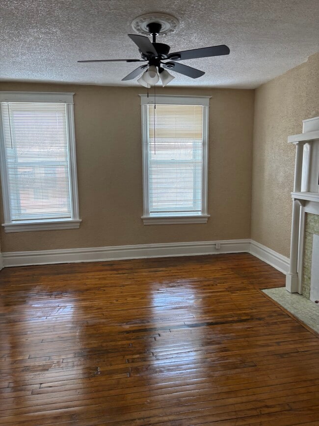 Photo - 3844 Lee Ave