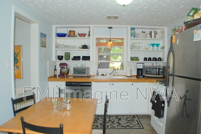 Photo - 1439 S W Ave