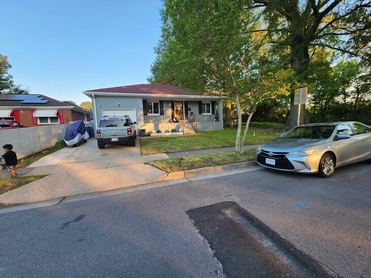 Photo - 1112 Rockingham St
