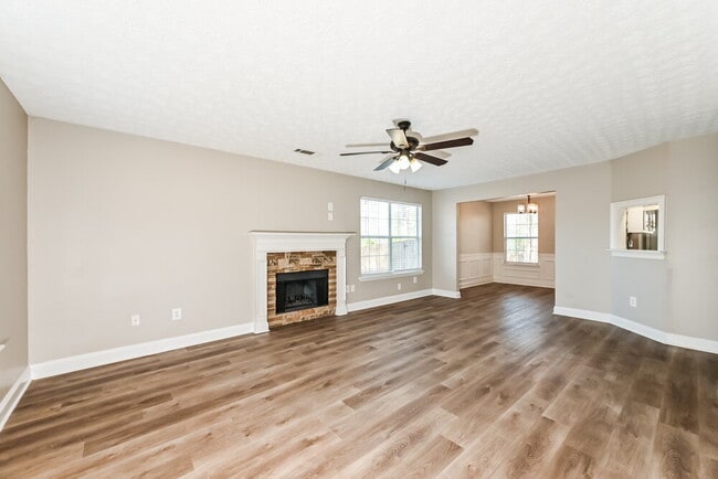 Photo - 459 Clearwater Way