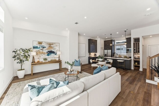 Photo - 2125 Hoskins Dr