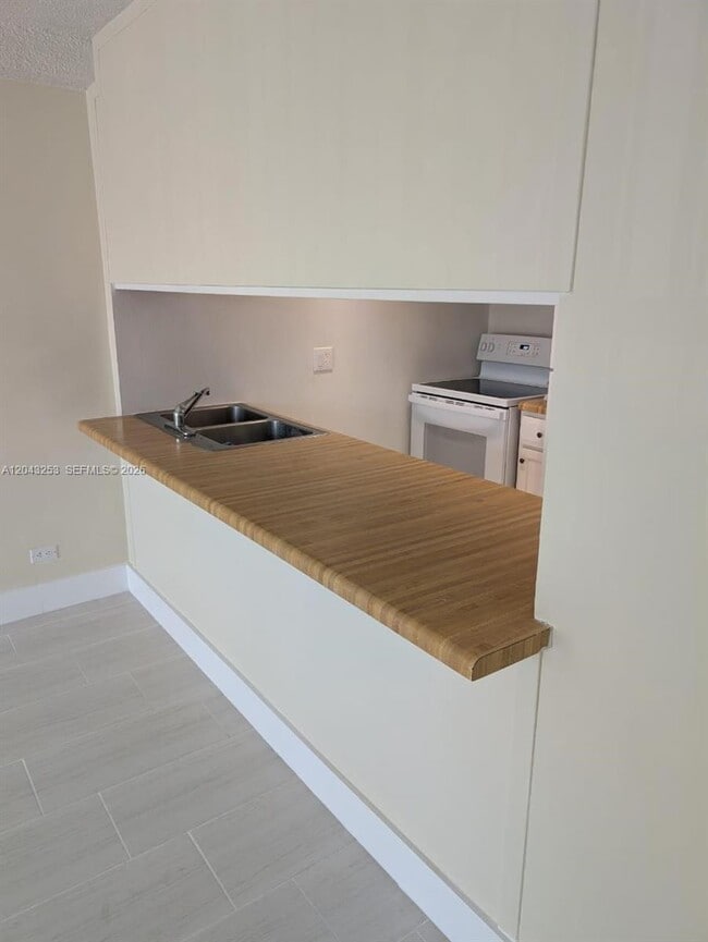 Photo - 3680 Inverrary Dr Unit 2M
