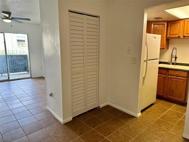 Photo - 946 N Lake Destiny Rd Unit E