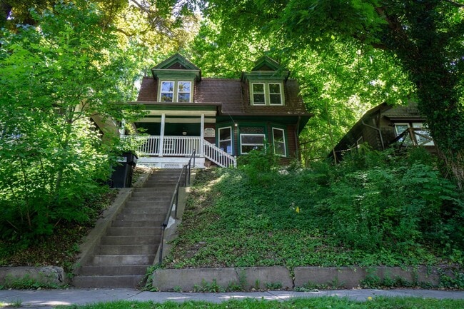 Photo - 859 Lancaster Ave