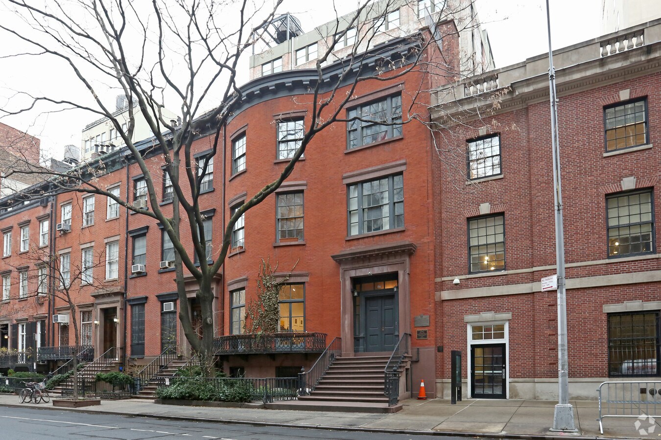 Photo - 17 W House Apartments