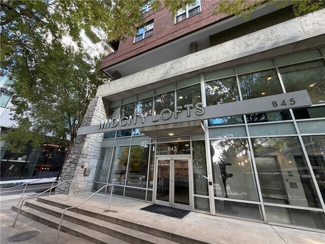 Building Photo - 845 Spring St NW Unit 524