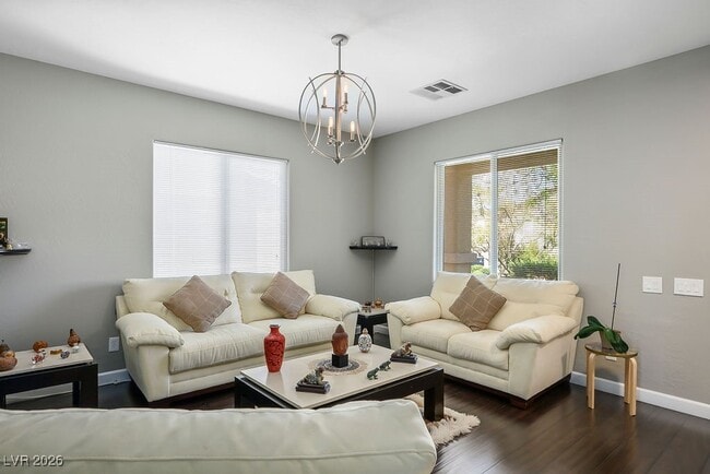 Photo - 2589 Chateau Clermont St