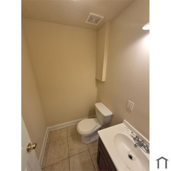 Photo - 2214 N Bouvier-