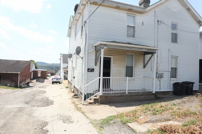 Building Photo - 426 Broad Ave Rental