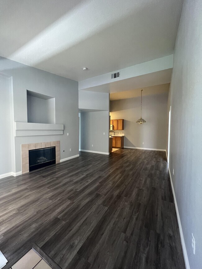 Photo - 700 Carnegie St