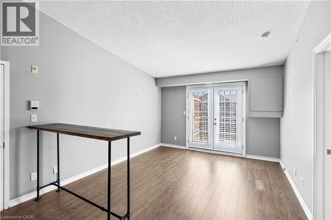 Photo - 1810 Walkers Line Unit 404
