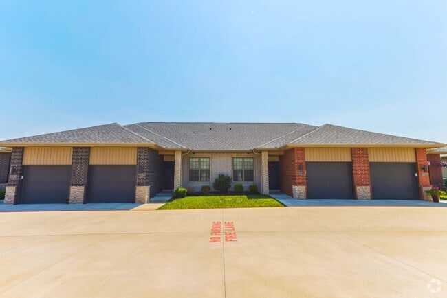 Building Photo - NEW LUXURY 2 BED 2 BATH 1 CAR GARAGE DUPLEX Rental