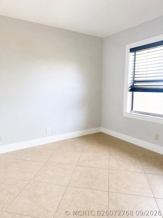 6716 Palmetto Cir S Unit 202
