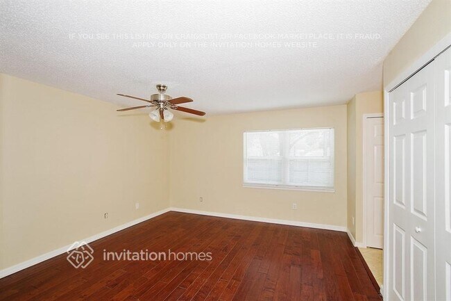 Photo - 9 N Aurora Dr