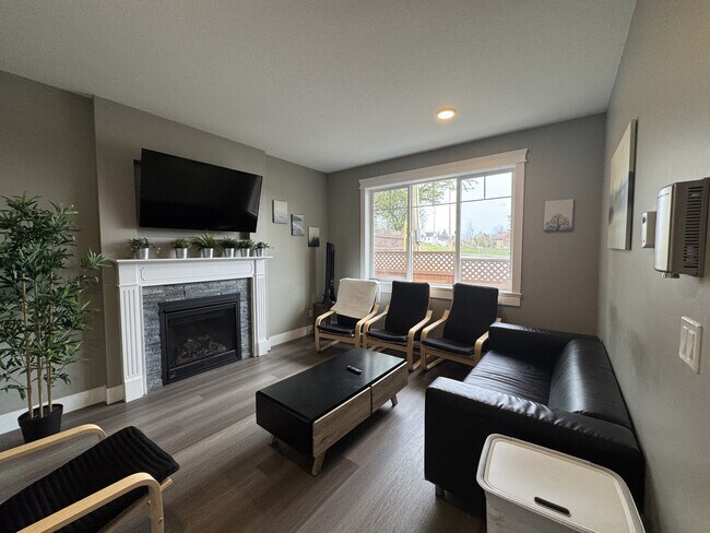 Photo - 593 5th St Unit 1