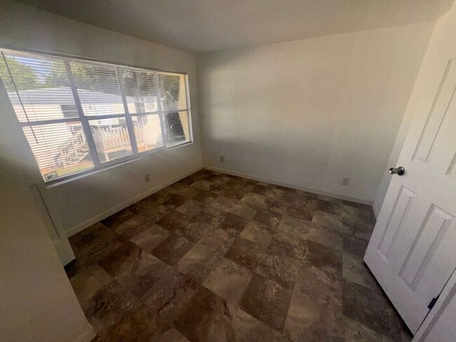 Building Photo - 1157 S Christiana Ave Rental