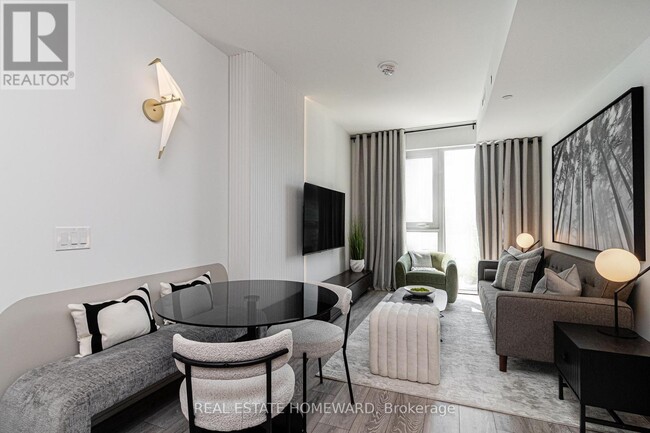 Photo - 2020 Bathurst St Unit 502