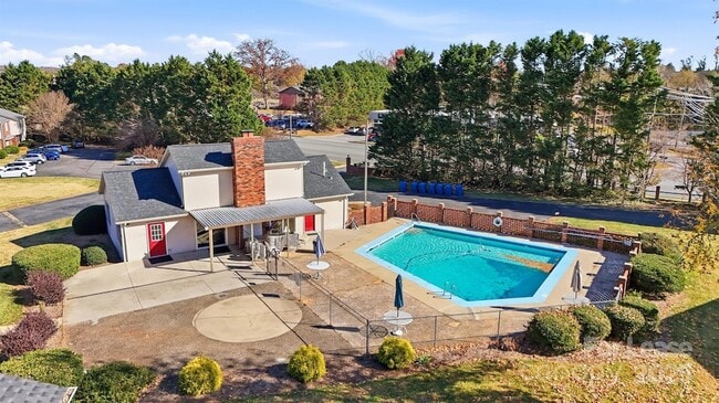 Building Photo - 2705 N Center St