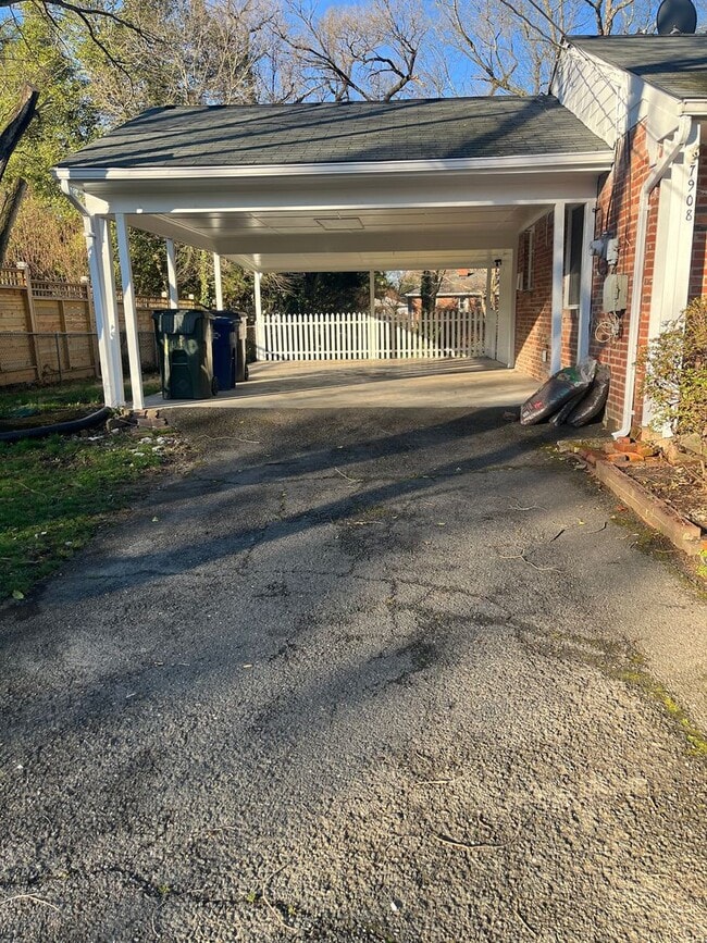 Photo - 7908 Wellington Rd