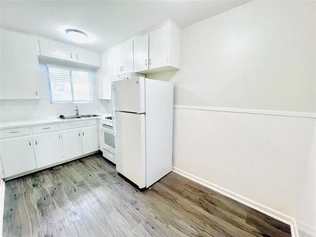Photo - 926 E Dean Keeton St Apartment Unit 107