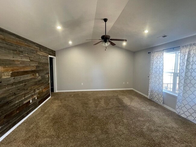 Photo - 133 Daless Ct