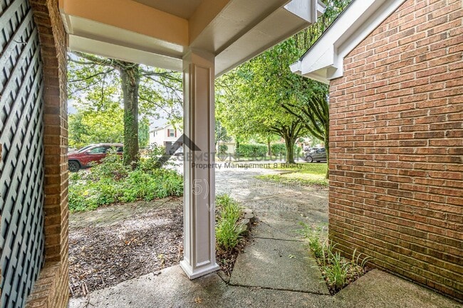 Photo - 108 Meridian Ct