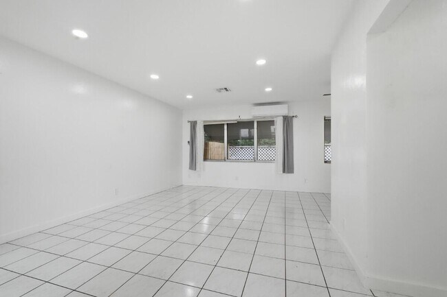 Photo - 1201 N Victoria Park Rd Unit 1203