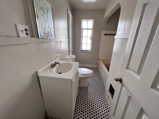 Photo - 3 Bedroom 1 Bath Home in Detroit